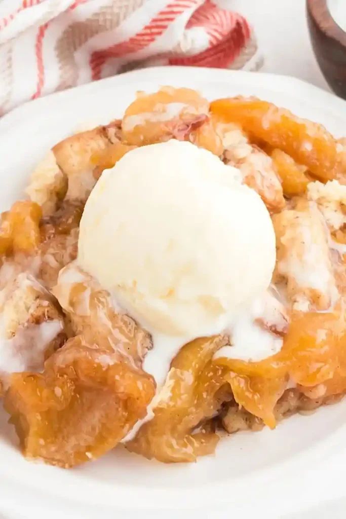 Cinnamon Roll Peach Cobbler