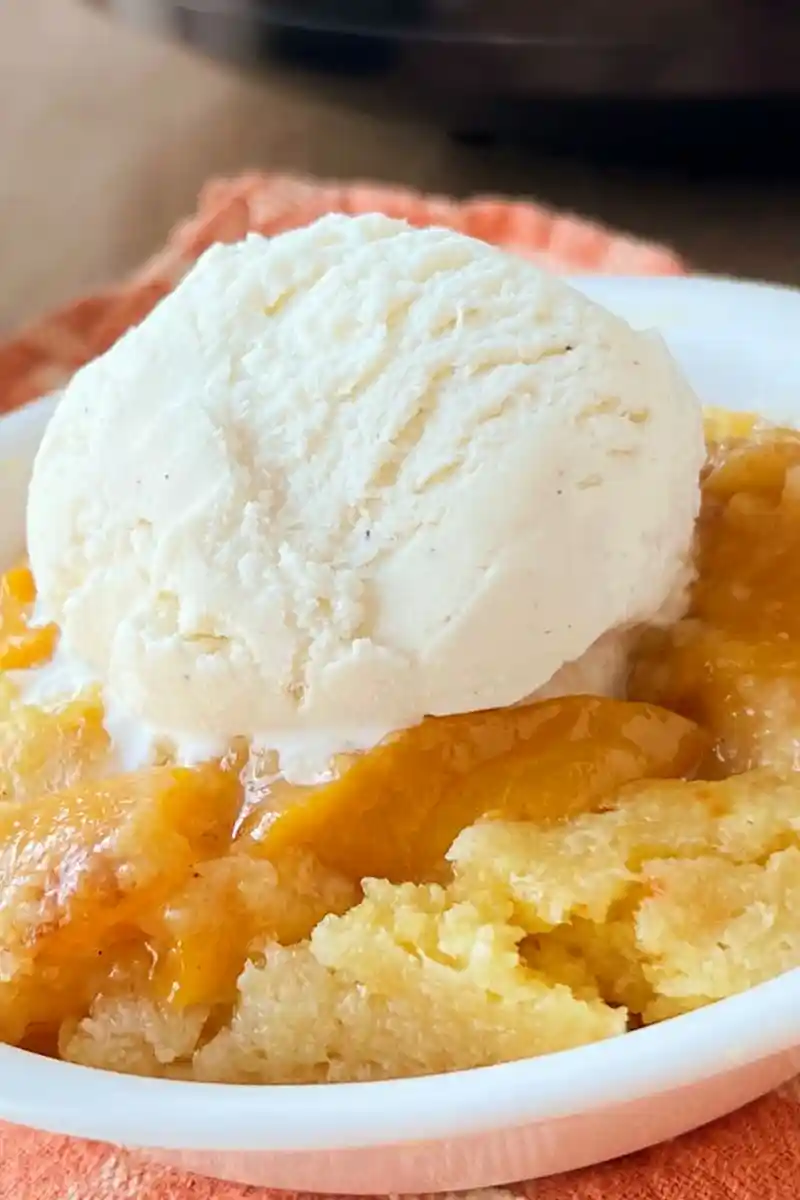Slow Cooker Peach Cobbler